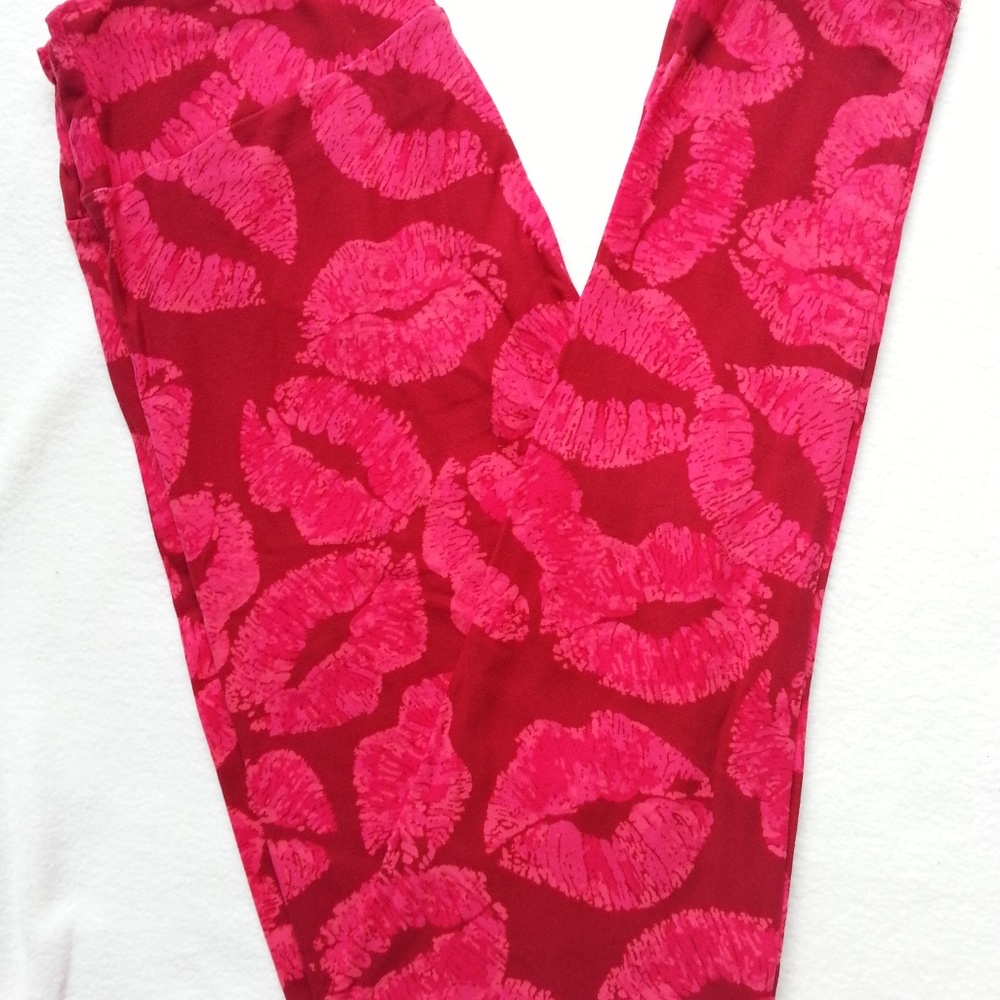 New LuLaRoe Leggings Lipstick Kisses Red Pink OS